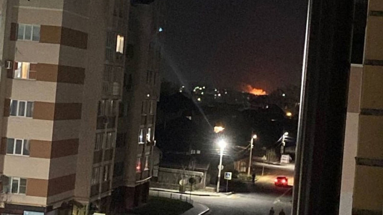 Сильный пожар в Лисках и «взрыв» испугал жителей Воронежской области