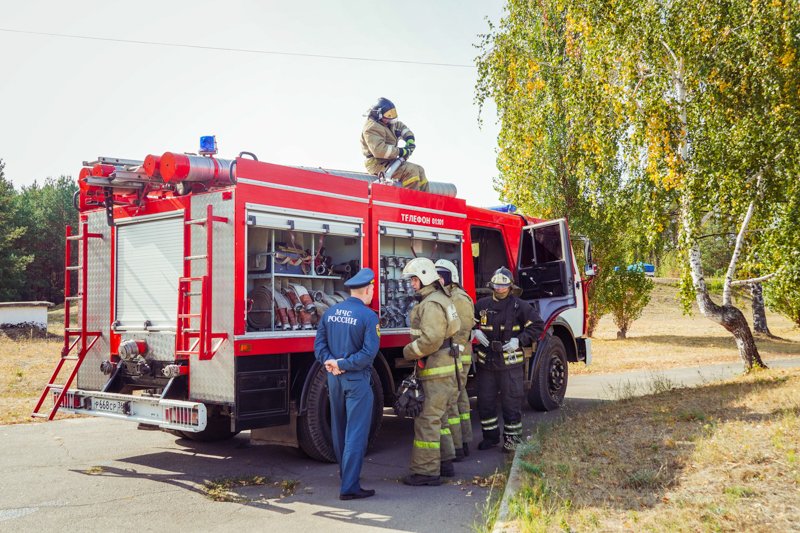 Начальник пожарной части в Воронеже за 180 тыс. разрешил подчиненному 3 года не работать