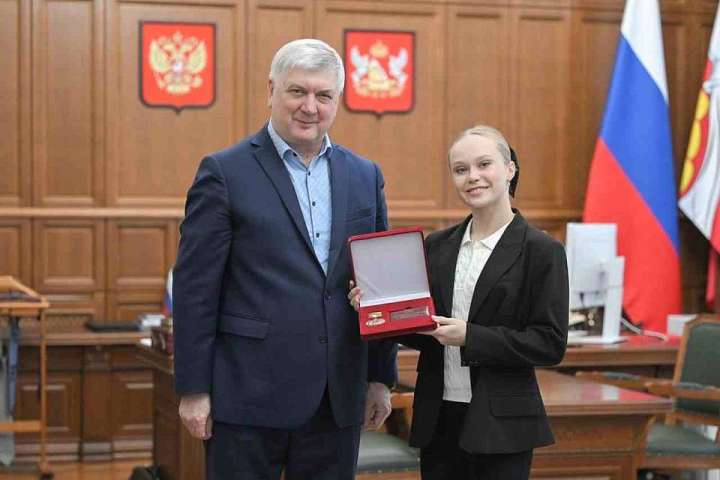 Сумму своего ежемесячного дохода назвала воронежская гимнастка Ангелина Мельникова