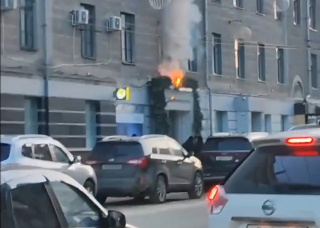 Декоративное украшение магазина сгорело в центре Воронежа