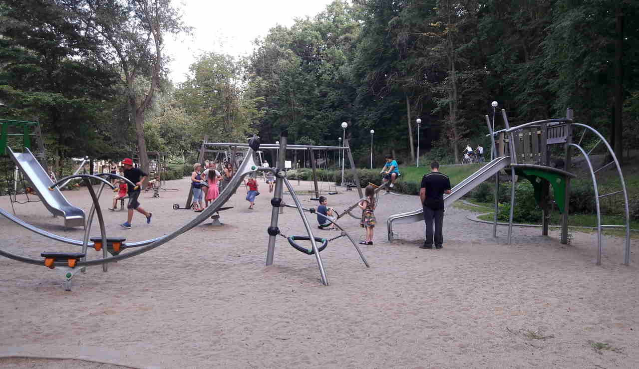 Больше спортивных тренажёров для взрослых и пожилых появится в парках и скверах Воронежа
