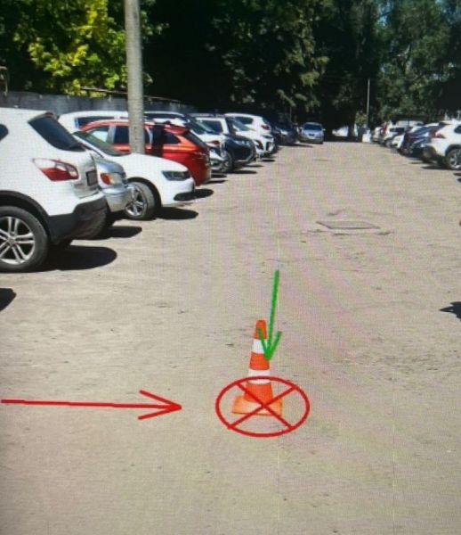 В Воронеже полиция ищет сбившего на парковке детской больницы женщину автомобилиста