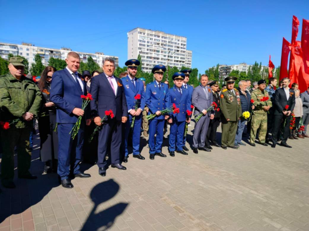 В Коминтерновском районе возложили цветы к воинским мемориалам