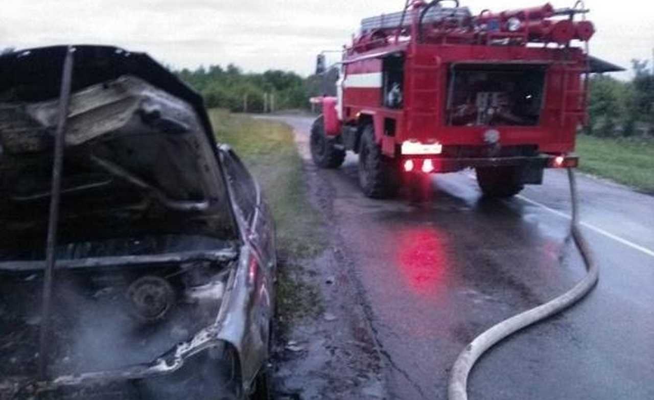 Утром на окраине Воронежа сгорел легковой автомобиль