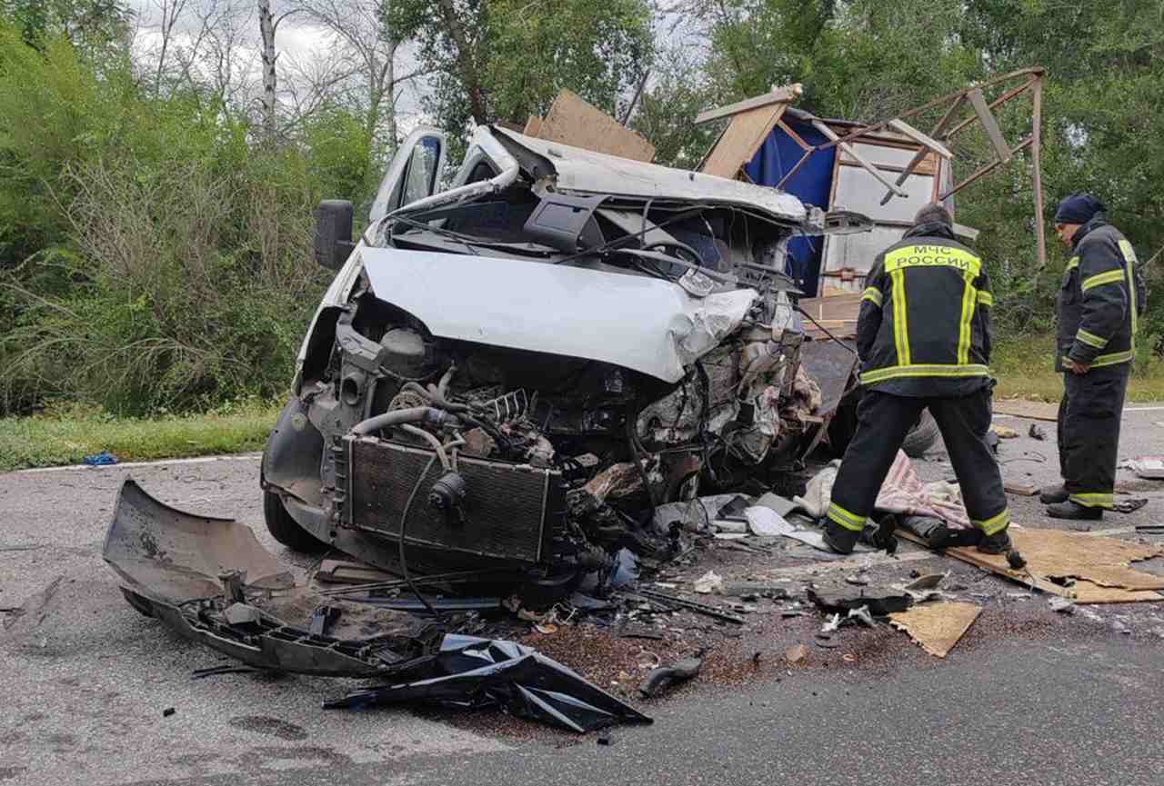 Погиб водитель «Газели» после столкновения с грузовиком на воронежской трассе