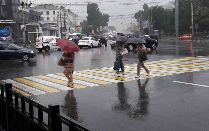 В Воронежской области продлили предупреждение о грозах