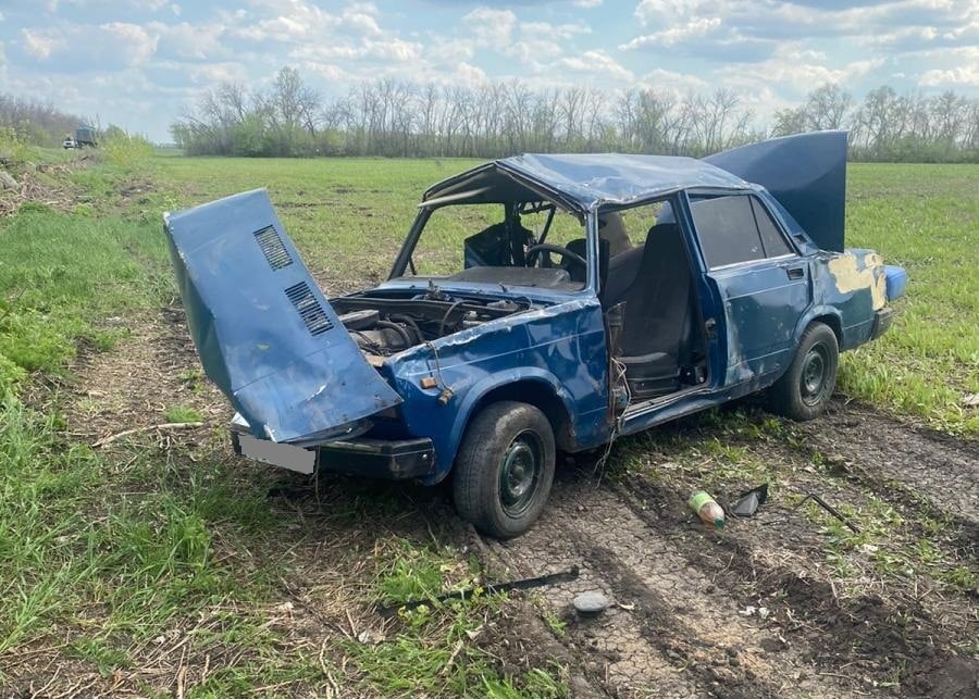 В опрокинувшемся в кювете автомобиле в Воронежской области погиб 18-летний водитель