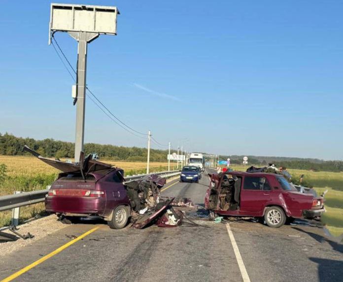 Автомобилистка погибла на встречной полосе в ДТП под Воронежем