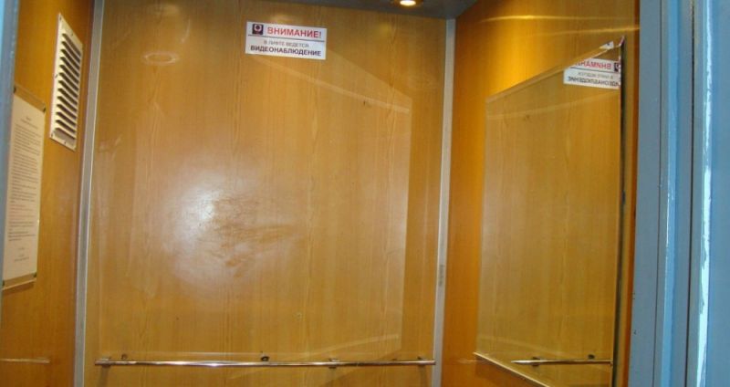 Воронежская полиция займётся розыском негодяев, подбрасывающих нижнее белье в лифт многоэтажки