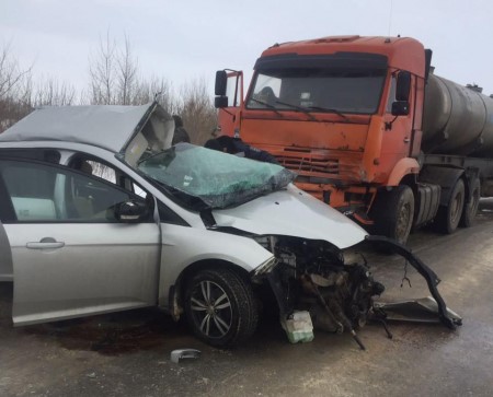 В Воронежской области в столкновении с КамАЗом погибла 27-летняя девушка-водитель
