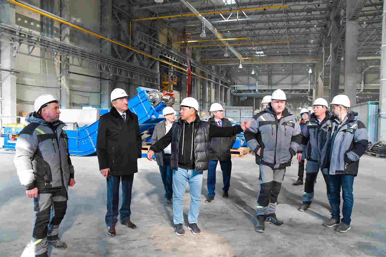 Сенатор Сергей Лукин проинспектировал строительство завода по производству теплоизоляционных материалов