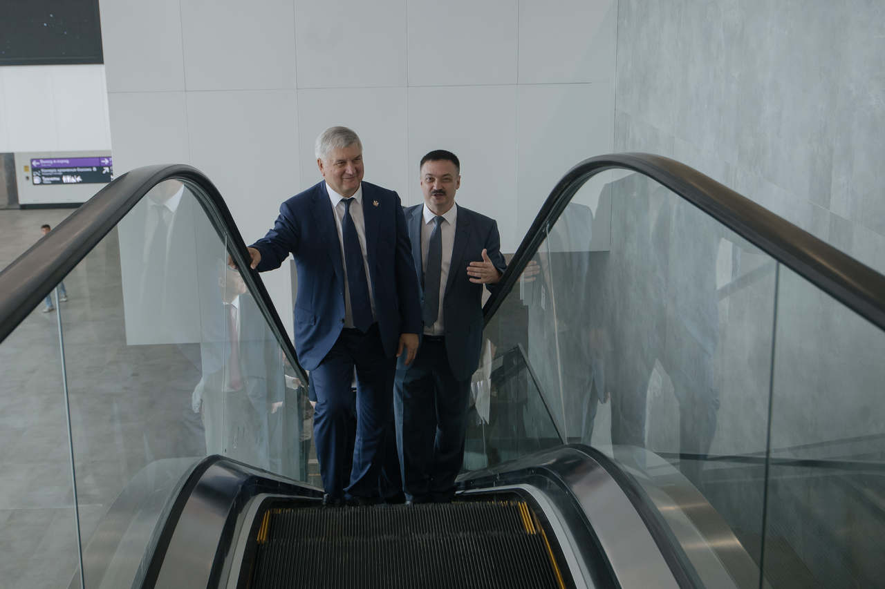 Новый терминал воронежского аэропорта посетил губернатор Александр Гусев