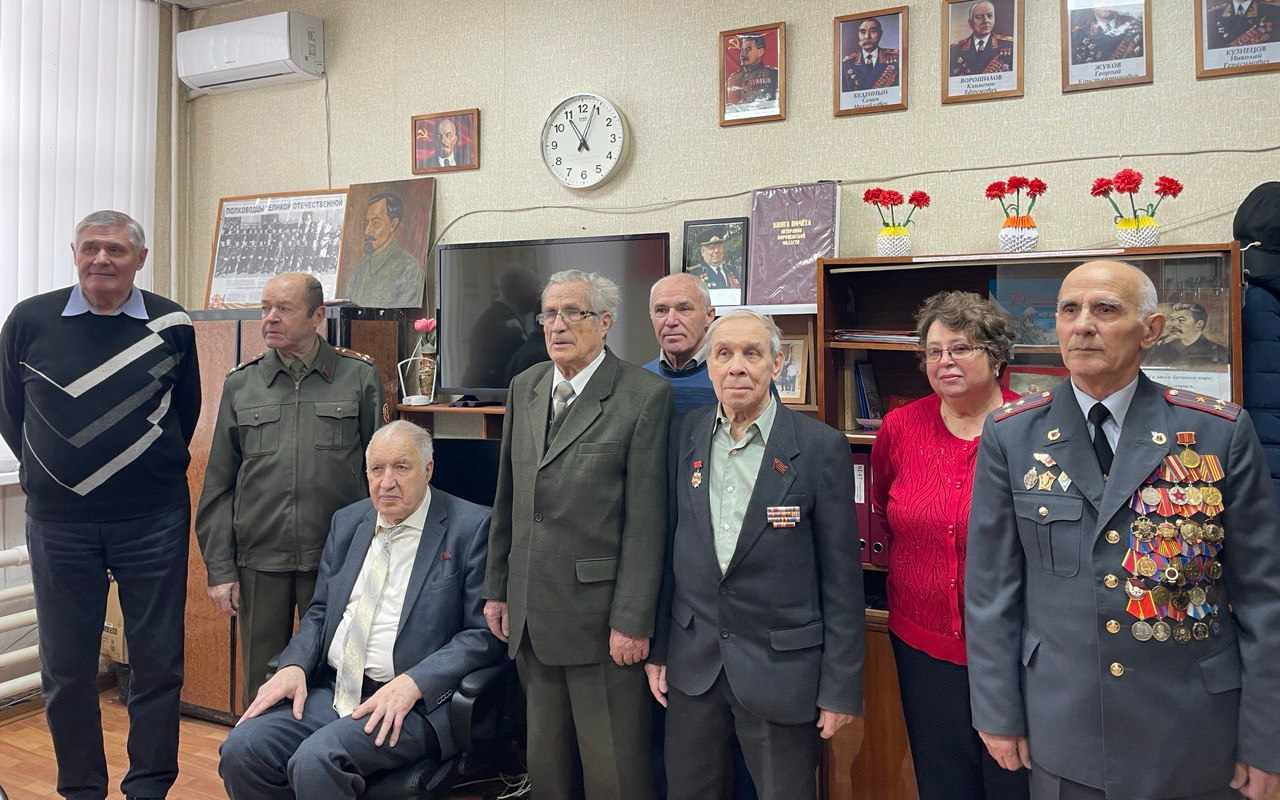 В Железнодорожном районе поздравляют ветеранов войны и членов Совета ветеранов с Днем защитника Отечества