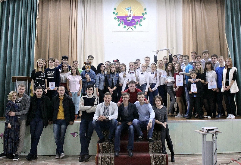 В Ленинском районе Воронежа прошли юбилейные игры школьного КВН