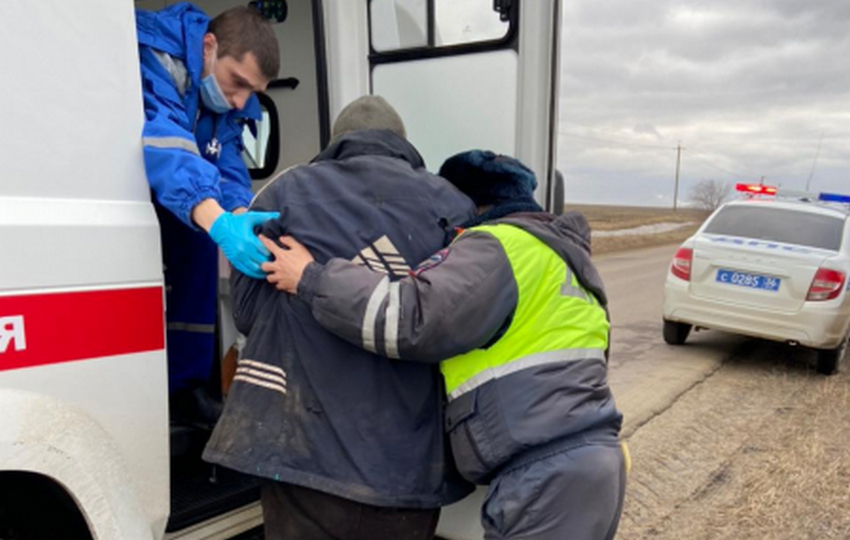 В Воронежской области отрезавший себе палец мужчина вышел на трассу