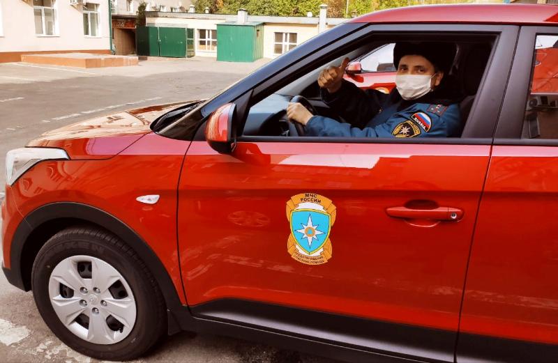 Новенькие ярко-красные автомобили получили воронежские инспекторы Госпожнадзора