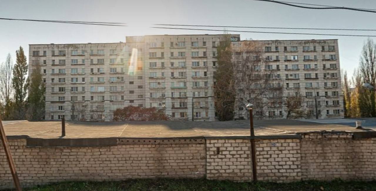 Упавший с 8 этажа в Воронеже цветник едва не убил женщину
