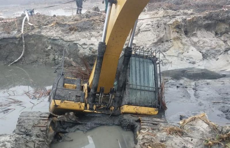 Компанию, утопившую в реке Усмани в Воронежской области экскаватор, оштрафовал Росприроднадзор