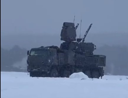 В ходе военных учений «Панцирь-С1» развернули в микрорайоне Воронежа (ВИДЕО)