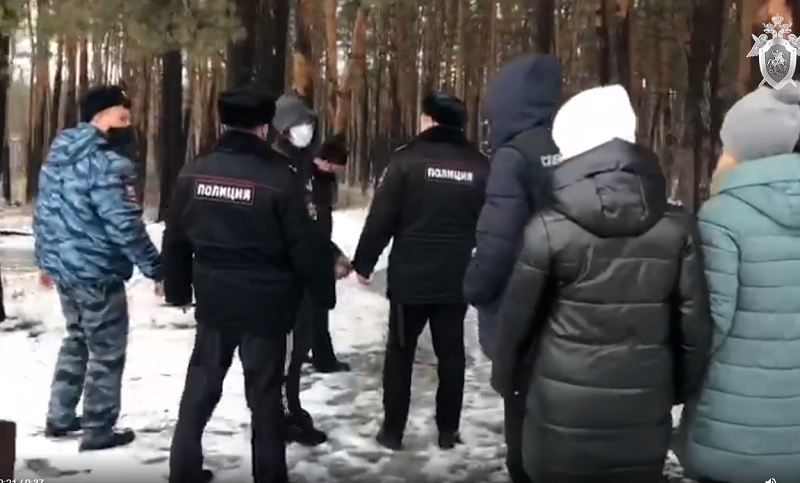 Воронежский СК показал видео дачи показаний педофилом на месте изнасилования 10-летней девочки