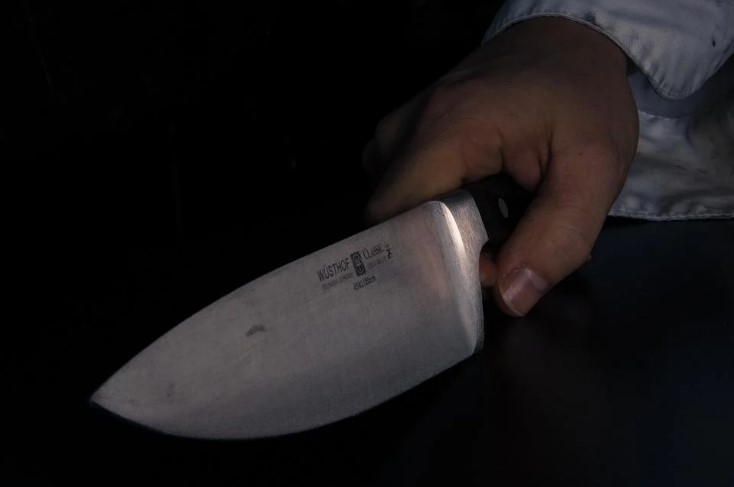 Вонзившей нож в живот супругу жительнице Воронежской области грозит 10 лет тюрьмы