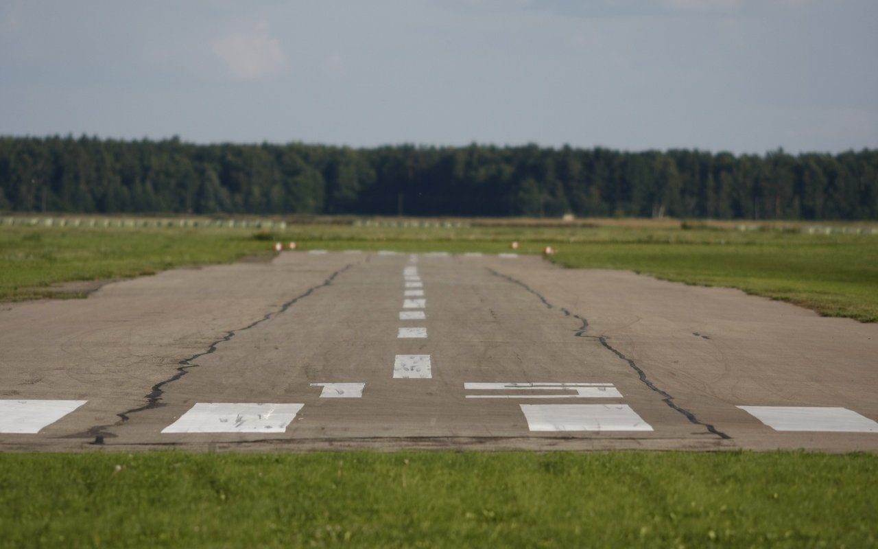 Экстренную посадку произвел военный самолет в Воронежской области