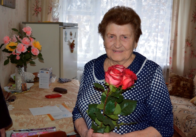 В Воронеже с юбилейным Днем рождения поздравили одну из старейших жительниц района