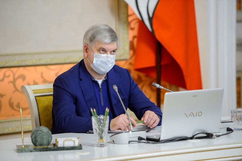 Воронежский губернатор призвал в будущем продолжать использовать маски против гриппа и ОРВИ