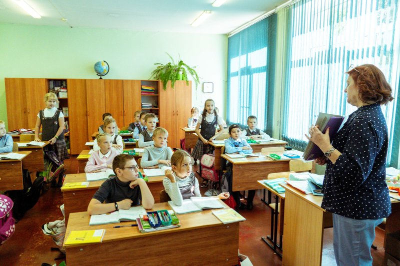 На повышение зарплат педагогам выделили 2 млрд рублей в Воронежской области в 2023 году