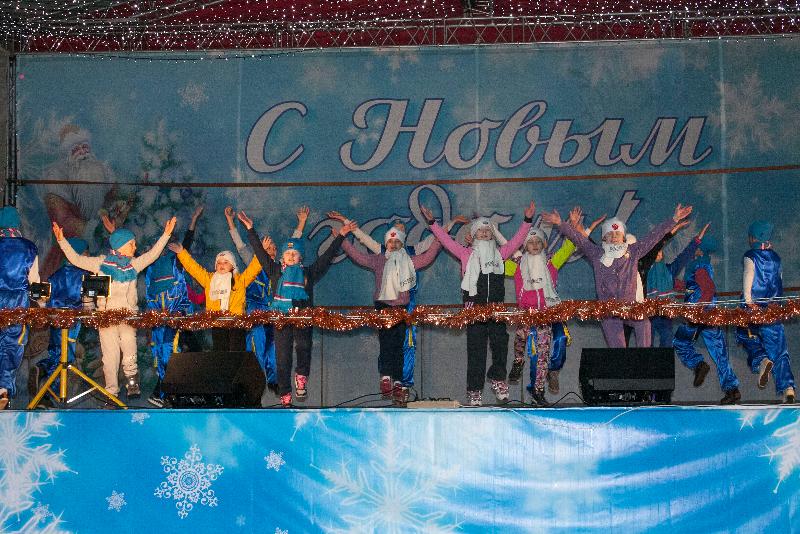 Песенные номера сменялись танцевальными: в Ленинском районе Воронежа состоялось рекордное количество праздничных мероприятий