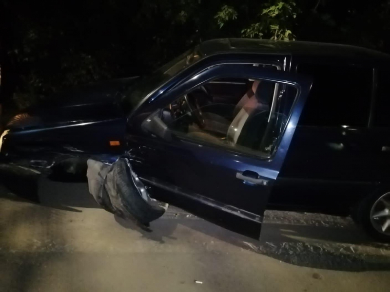 В лобовом столкновении в Воронежской области «Лады» с «Фольксвагеном» пострадал водитель