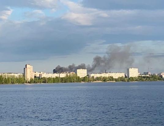 Воронежцев испугал столб черного дыма над Левым берегом