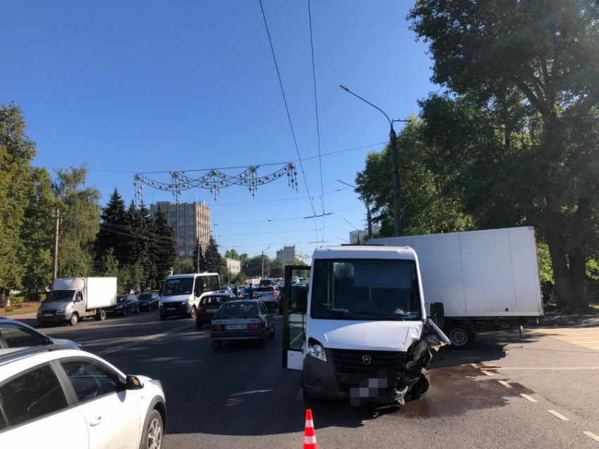 В Воронеже после ДТП с маршрутным автобусом следователи проведут проверку