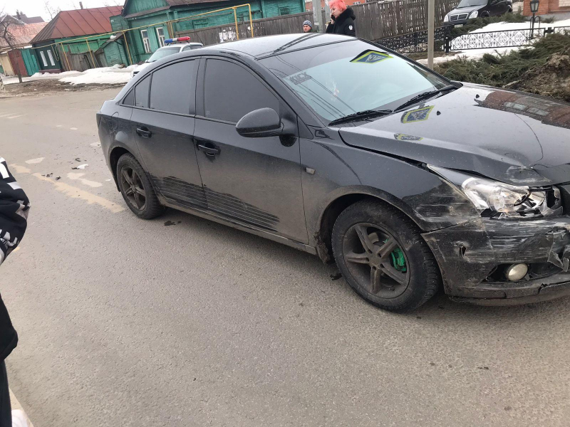 В столкновении двух иномарок в Воронежской области пострадали 17-летняя девушка и 60-летний мужчина