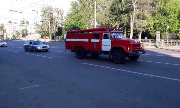 Фура вспыхнула в Воронеже днём 18 июня