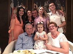 С 50-летним юбилеем супругов поздравил глава Ленинского района Сергей Ситников.