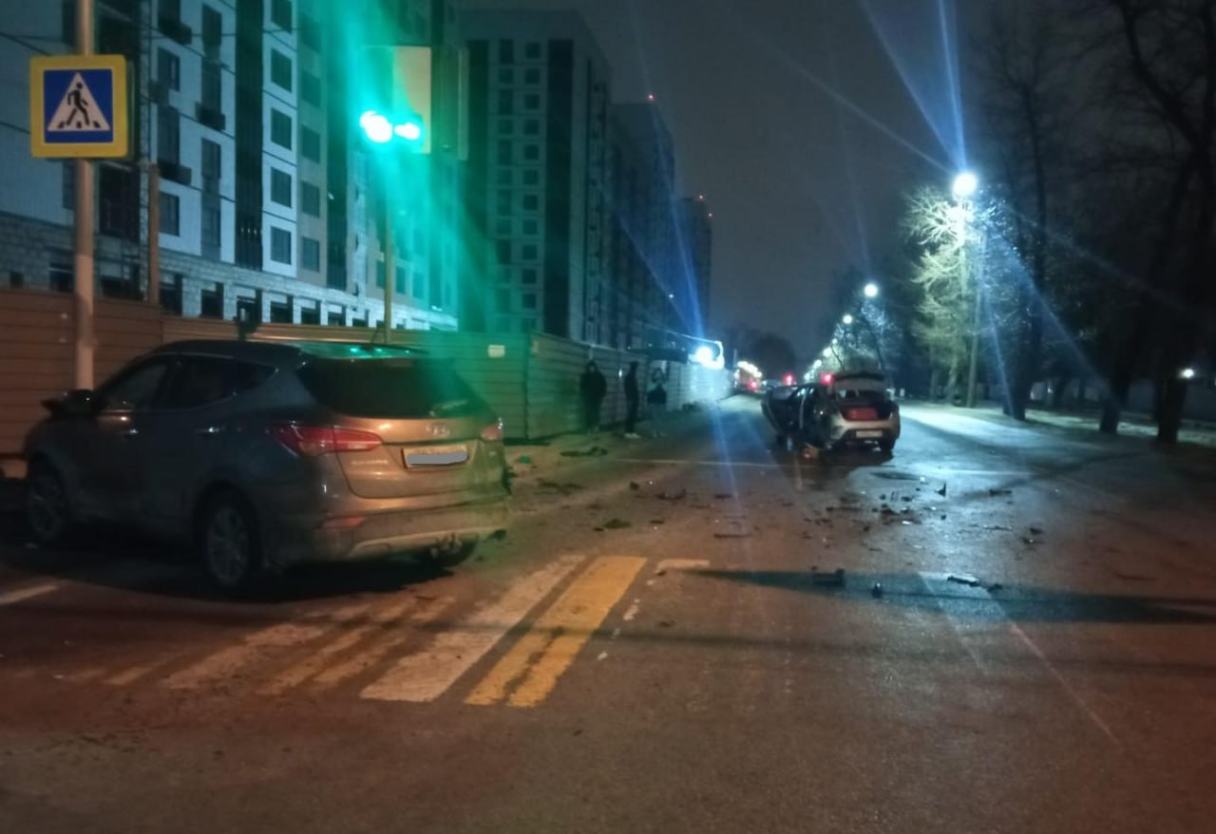В ДТП на перекрестке пострадали 2 человека в Воронеже