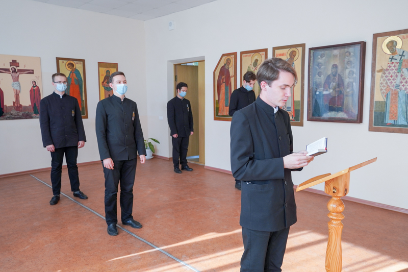 Школа послушания: один день в Воронежской духовной семинарии