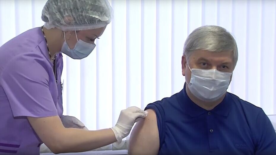 Воронежский губернатор сделал прививку вакциной «Спутник V» (ВИДЕО)