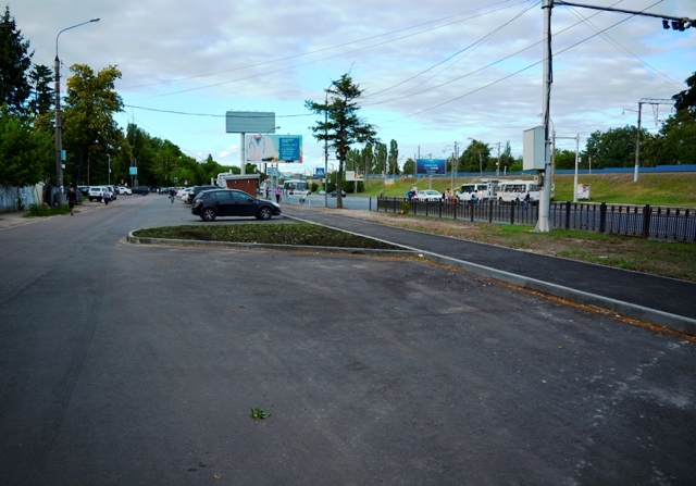 В Центральном районе Воронежа: завершены работы по обустройству парковочных площадок на территории, прилегающей к Центральному парку