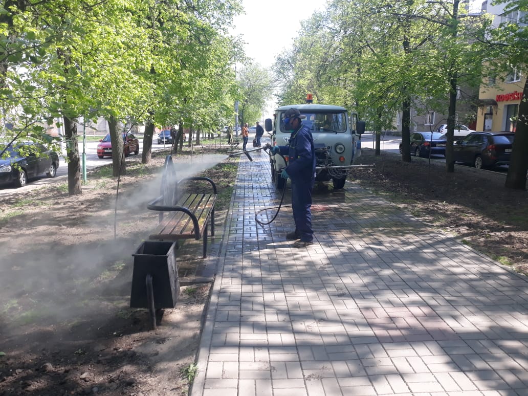 В Воронеже продолжается санитарная обработка остановочных павильонов
