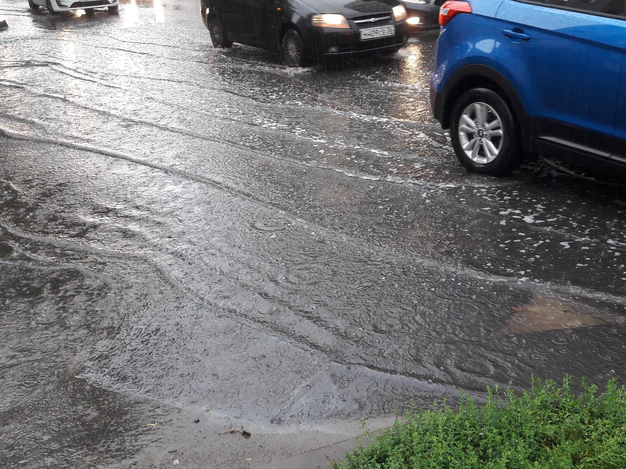 В Воронеже из-за дождя и аварий зафиксировали 9-балльные пробки