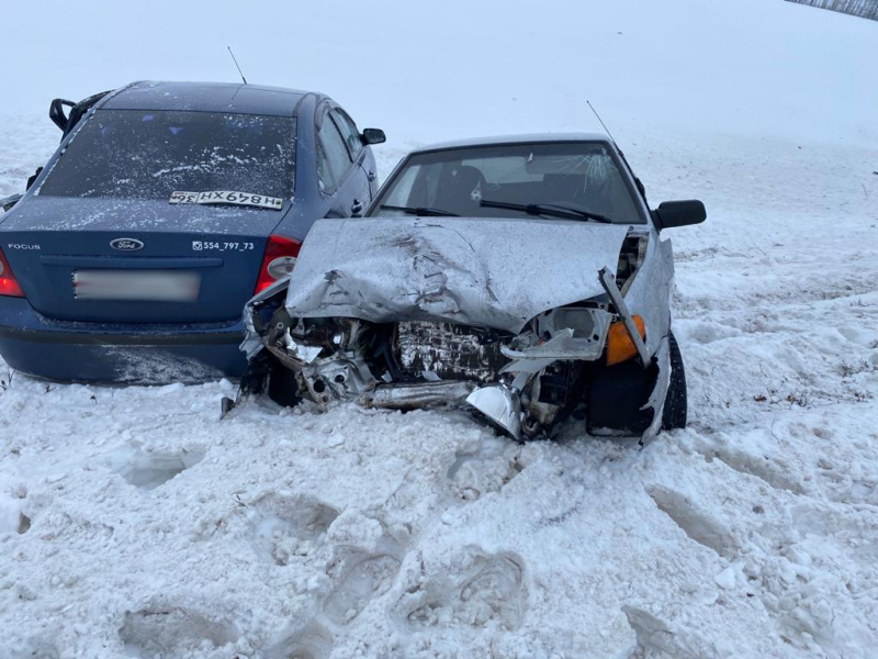 В аварии с тремя автомобилями под Воронежем погиб водитель