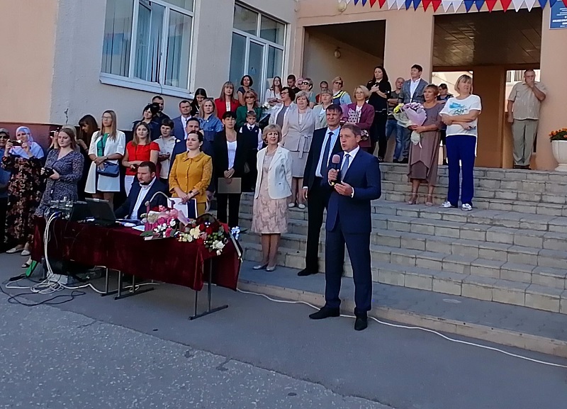 Депутат Андрей Соболев поздравил воронежцев с Днем знаний