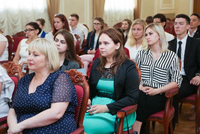 Управление образования города воронежа. Сотрудники администрации города Воронеж. Молодежная администрация Воронежа. Работники правительство г.Воронеж. Руководитель управления образования и молодежной политики Воронеж.