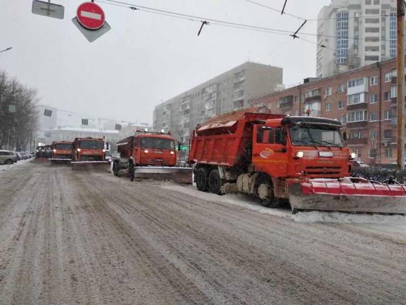 За ночь при уборке улиц Воронежа вывезли 640 кубометров снега