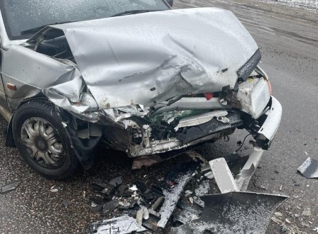 16-летняя пассажирка и водитель пострадали в столкновении двух отечественных авто под Воронежем