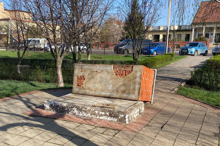 В воронежской Россоши неизвестные снесли памятник примирению с Италией