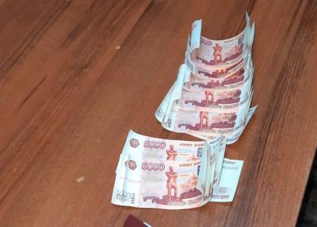 Воронежская полиция поймала юного ростовчанина с 30 фальшивыми пятитысячными купюрами