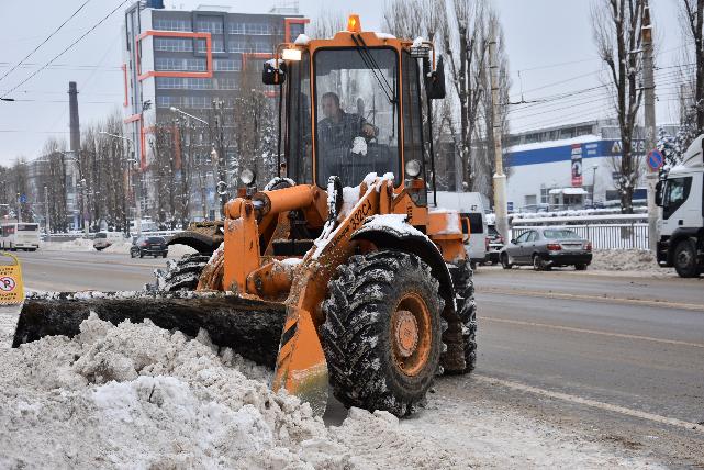 Круглые сутки: работы по уборке снега в Железнодорожном районе продолжаются и в ночное время